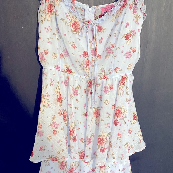 Dresses & Skirts - Blue floral dress